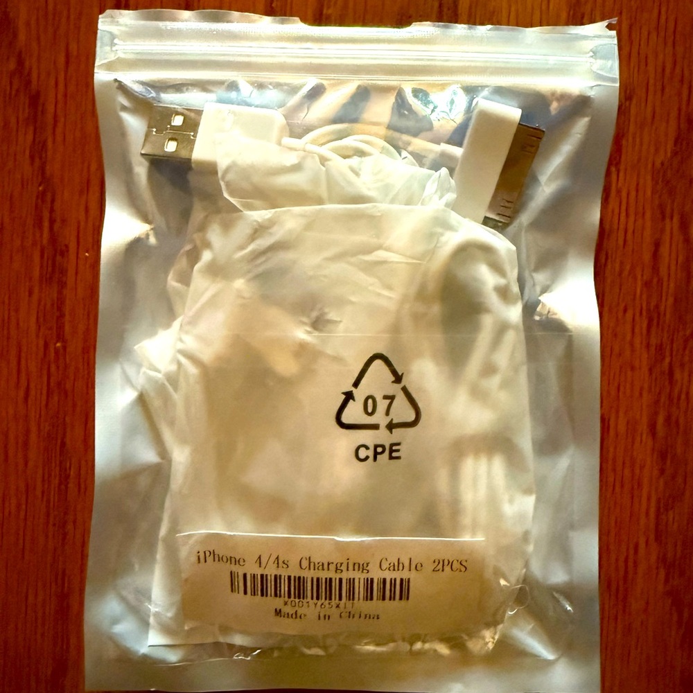 White iPhone 4/4s Charging Cable 2-Pack